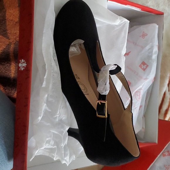 Shoes - Picture 7 of 10